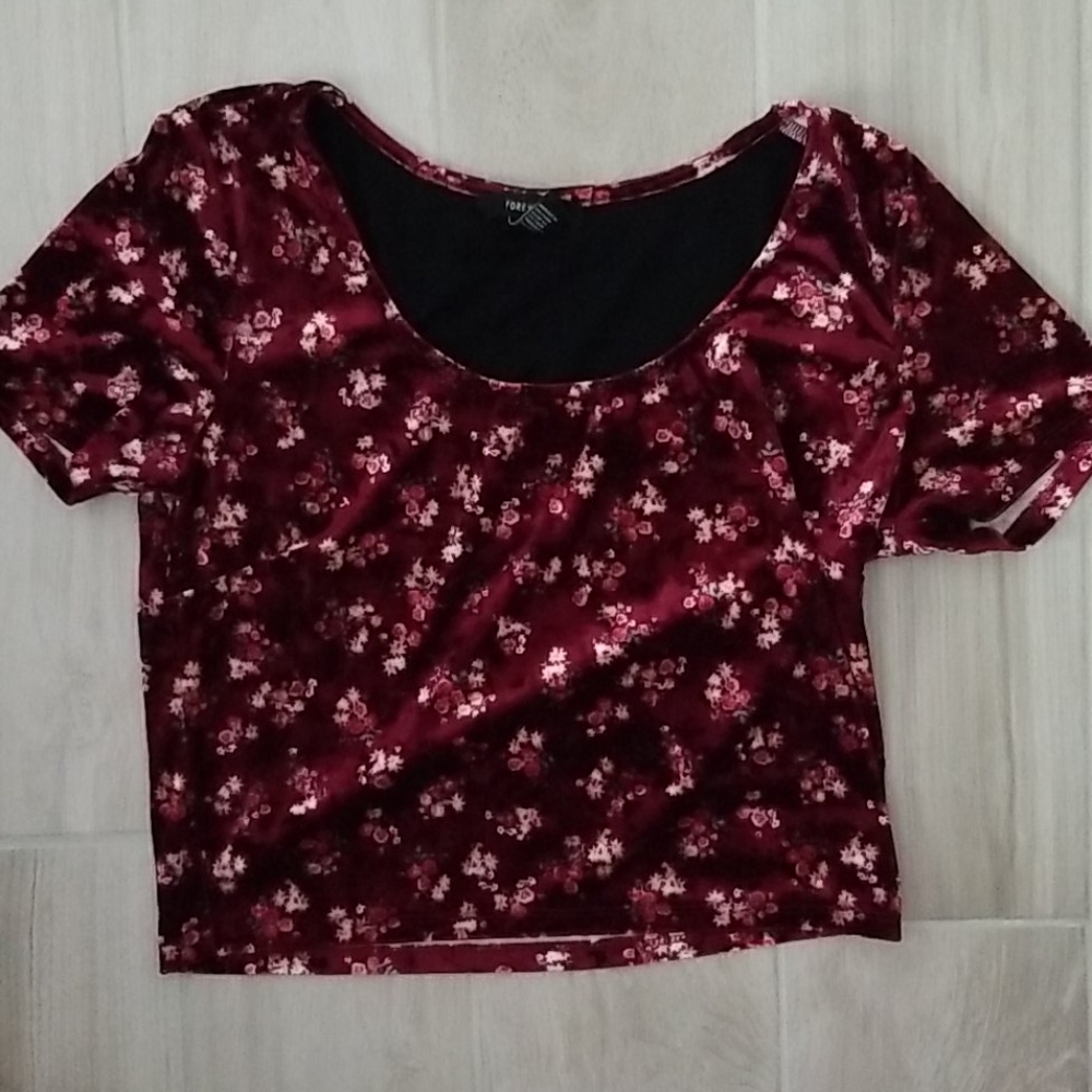 (3 for $10) Floral velvet crop top